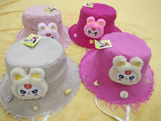 non tai beo tre em hinh baby three macaron