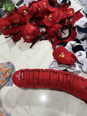 non co do sao vang ket hop voi logo doanh nghiep