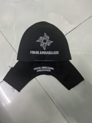 test mau theu logo vinuni tren non luoi trai qua tang